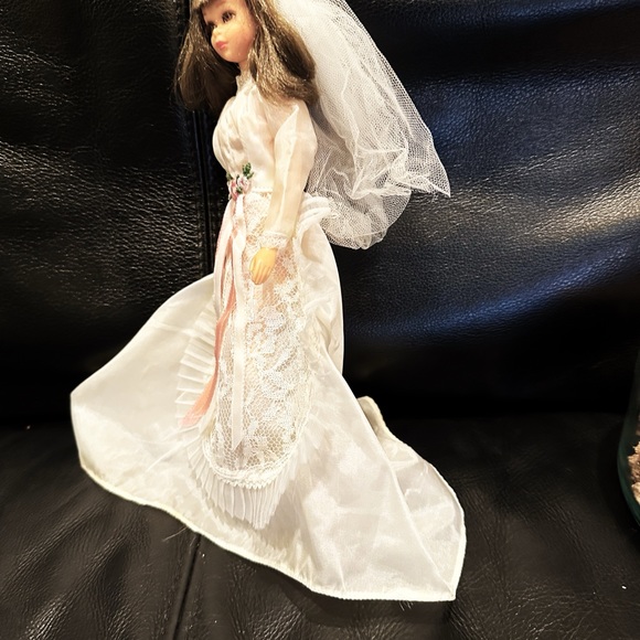 Vintage Barbie Wedding Dress and Vail from 1960s - Picture 5 of 6